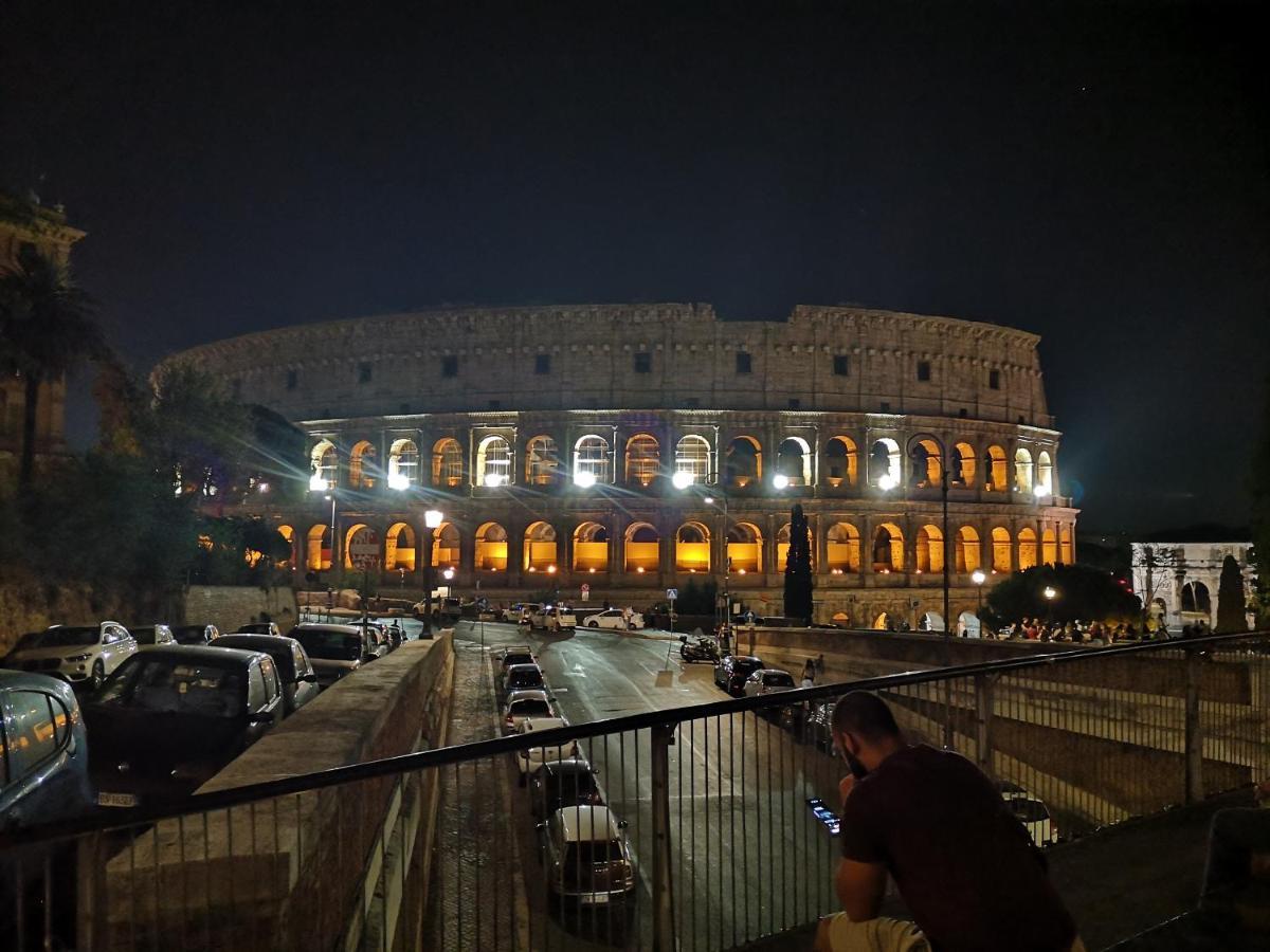 Superattico Sul Colosseo โรม ภายนอก รูปภาพ